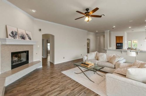 1726 Chasewood Dr, Austin TX  78727-6380 exterior