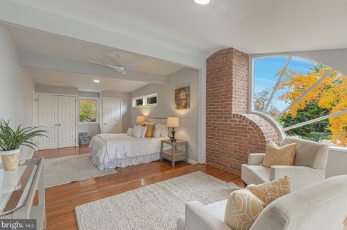 5837 Biscayne Dr, Alexandria VA  22303-1925 exterior