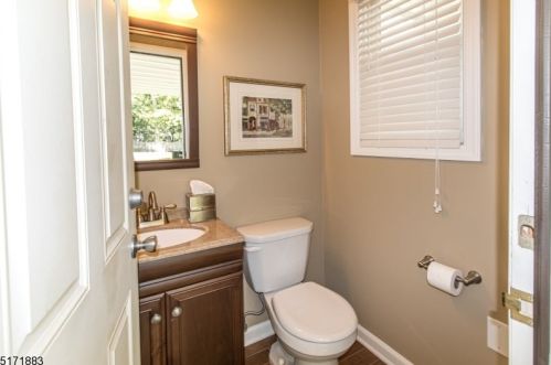 10 Marion Ln, Scotch Plains NJ 07076-2925 exterior