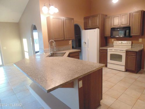 10600 Breckinridge Dr, Tucson AZ 85730-5018 exterior