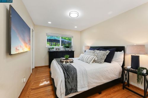 933 Santa Lucia Dr, Concord CA 94523-2366 exterior