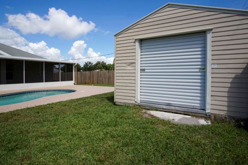 1725 Gemini Ln, Fort Pierce FL 34984-3617 exterior