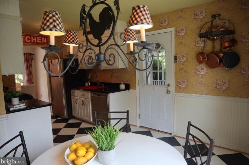 7641 Miller Fall Rd, Rockville MD 20855-1165 exterior