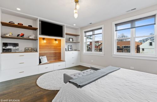 3621 Hermitage Ave, Chicago IL 60613-3507 exterior