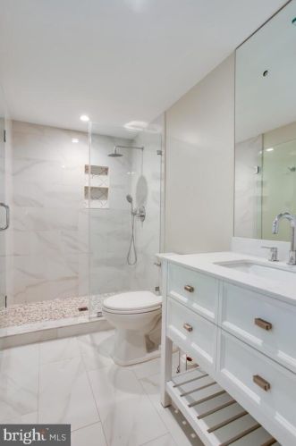 8430 Brk Rd, Mc Lean VA 22102-1703 exterior