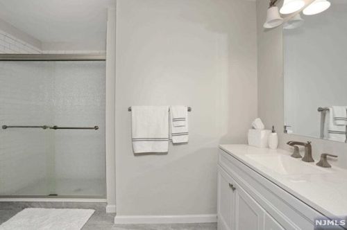 7 Lawrence Ave, Dumont NJ  07628-2708 exterior