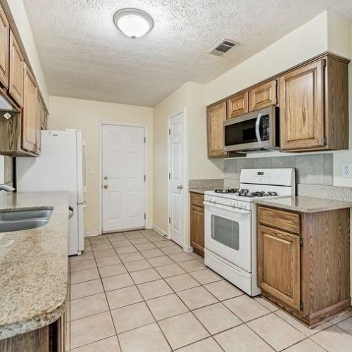 3211 Governors Ct, Duluth GA 30096-3570 exterior