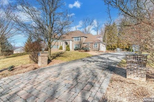 7 Degraaf Ct, Mahwah, NJ 07430-2567