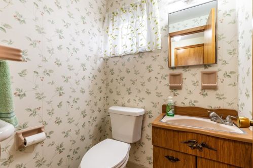 537 Middle St, Pittsburgh PA 15227-3844 exterior