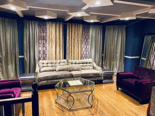 8011 Blackstone Ave, Chicago, IL 60619-4614