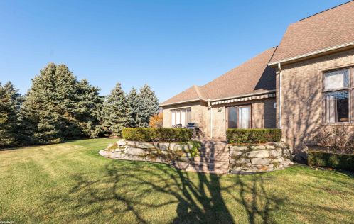 33654 Lotties Dr, New Baltimore MI 48047-2378 exterior