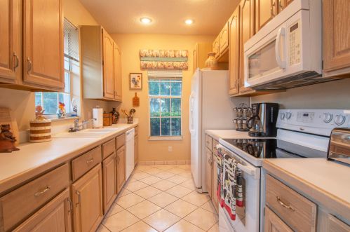 425 Fairway Lndg, Fort Pierce FL 34986-2166 exterior