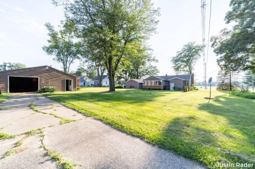 522 Kenowa Ave, Grand Rapids MI 49534-6559 exterior