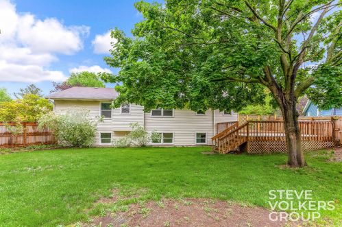 7385 Sunview Dr, Grand Rapids MI 49548-7381 exterior