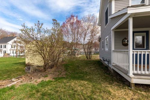 43 Frst St, Dover NH 03820-3223 exterior