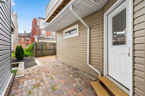 1814 Fox Way, Pittsburgh PA  15203-1732 exterior