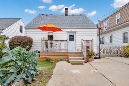 209 70, Milwaukee WI 53218-1815 exterior