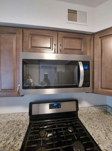 18 Malanga Ct, Scotch Plains NJ  07076-1642 exterior