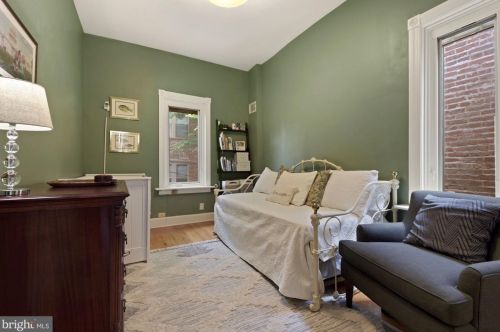 104 7th St, Washington DC  20003-1212 exterior