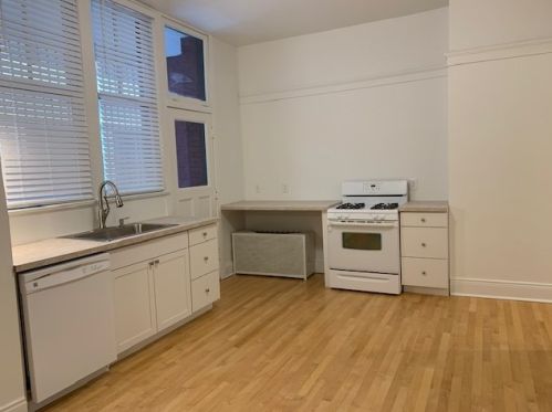 415 Surf St, Chicago IL 60657-6106 exterior