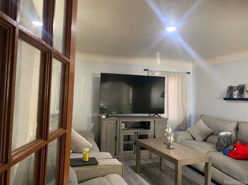 8468 Appleton St, Dearborn Heights MI  48127-1406 exterior