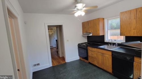 316 Maple Ave, Trenton NJ 08618-3402 exterior