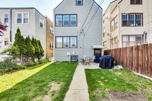 3831 Central Park Ave, Chicago IL 60618-4102 exterior