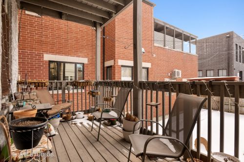 2036 Hoyne Ave, Chicago IL 60643-3308 exterior