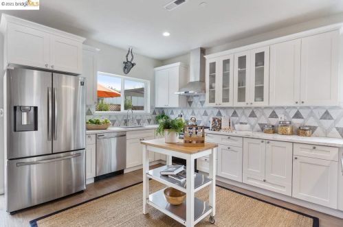 2325 8 St, Berkeley CA 94710-2311 exterior