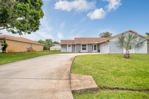 2209 Carnation Rd, Fort Pierce, FL 34952-4924