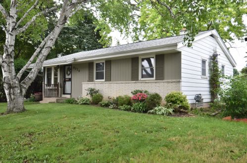 6776 51st St, Milwaukee, WI 53223-6037