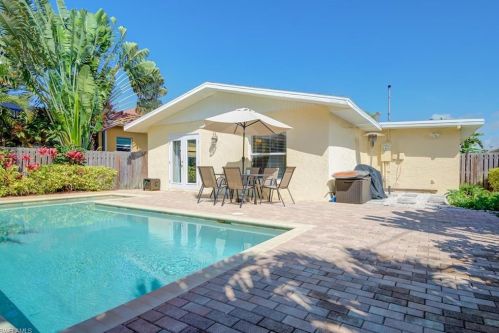 758 93 Ave, Naples FL 34108-2441 exterior