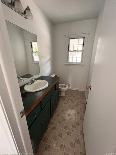 1984 Avoncrest Dr, Rochester MI  48309-2117 exterior