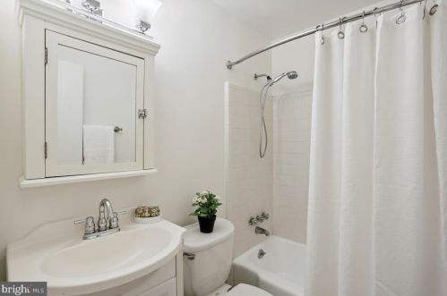 218 Forest Ave, Rockville MD 20850-1820 exterior