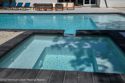 3 Arlene Dr, West Long Branch NJ 07764-1153 exterior