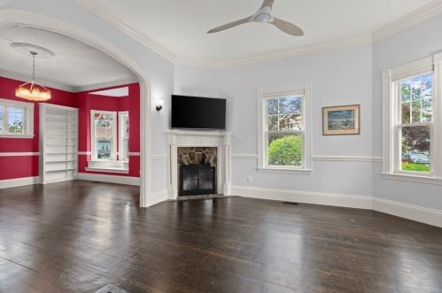 296 Temple St, Boston MA  02132-3746 exterior