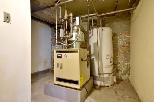 3854 Claremont Ave, Chicago IL 60618-3820 exterior