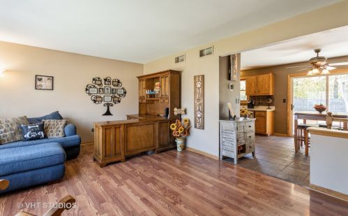 809 Pine Needle Ln, Joliet, IL 60432-0719