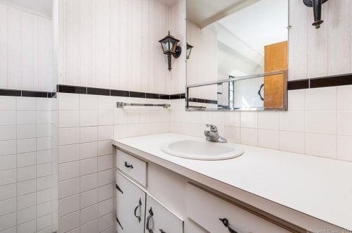 366 Litchfield Rd, Torrington CT 06791-2101 exterior