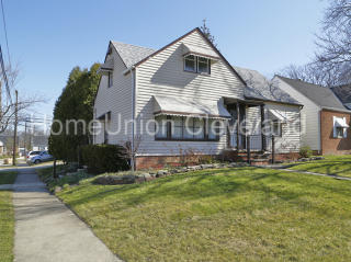 3827 Salisbury Rd, Cleveland OH  44121-1950 exterior
