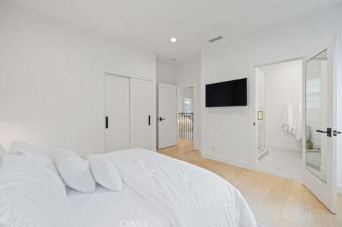 10464 Caribou Way, Tustin CA  92782-1470 exterior