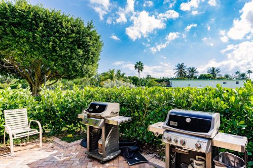 2520 1st Ct, Boynton Beach FL 33435-2045 exterior