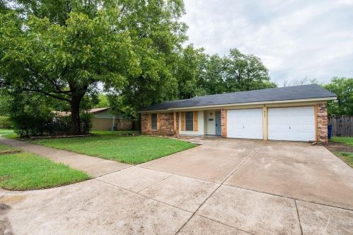 617 Lynnewood Ave, Burleson, TX 76028-6530