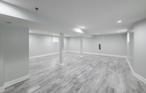 5437 Thomas St, Chicago IL 60651-2813 exterior