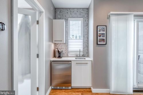 1112 17 St, Philadelphia PA 19146-4717 exterior