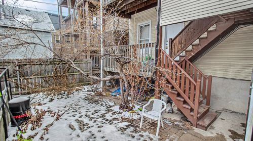 1029 Wolfram St, Chicago IL 60657-4329 exterior