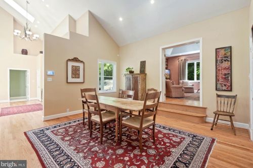 1926 Massachusetts Ave, Mc Lean VA 22101-4907 exterior