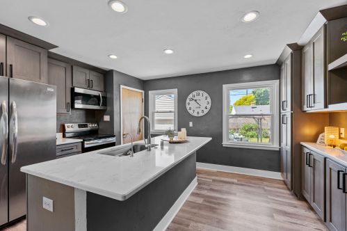 3319 Dayfield Ave, Milwaukee WI 53207-3112 exterior