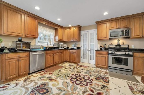 22 Lyons St, Huntington Station NY 11747-1000 exterior