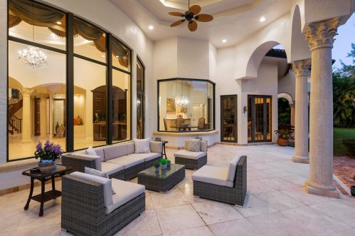 8060 Twin Lk Dr, Boca Raton FL 33496-1945 exterior